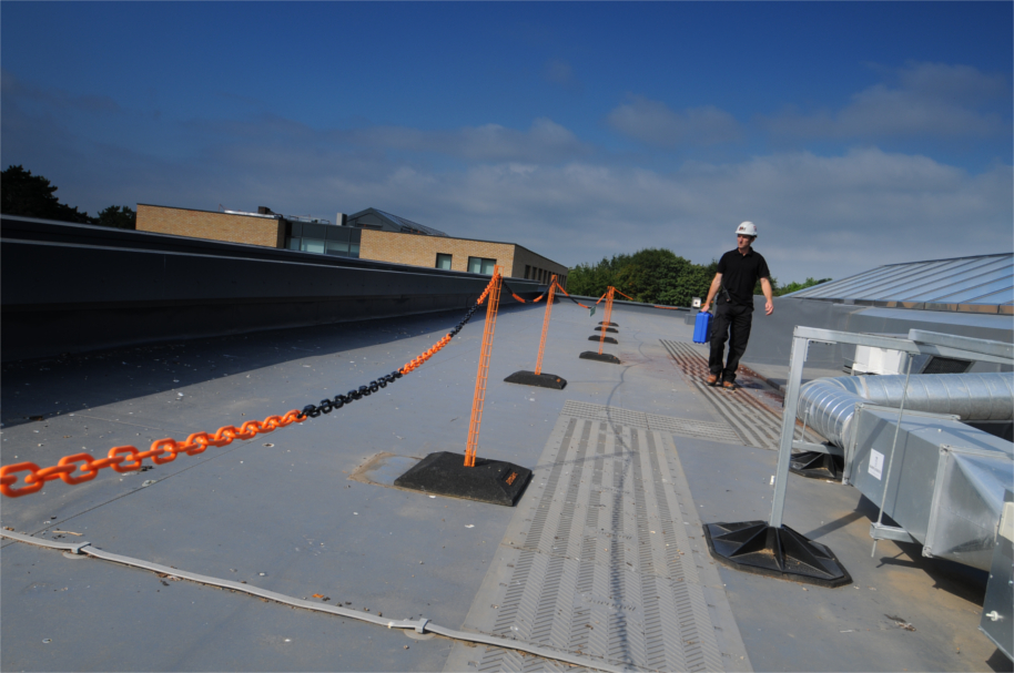 D-Marc: Flat Roof Fall Protection Barrier