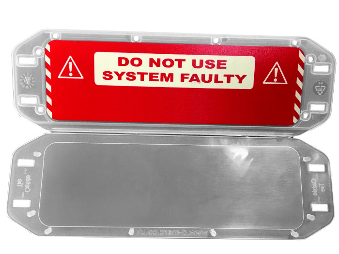 D-Marc: Post and Chain Barrier